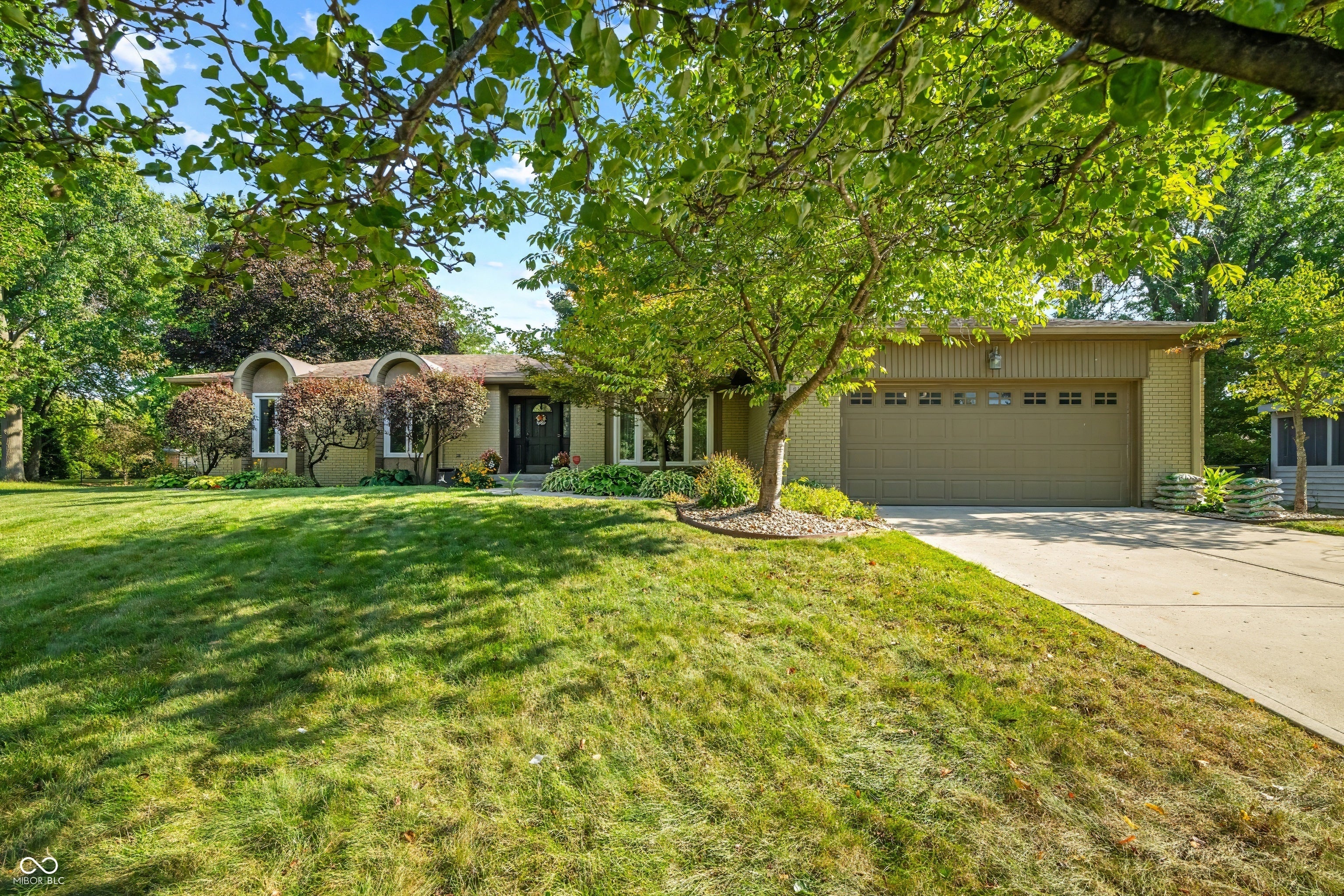 613 Grand Mesa Court, Indianapolis