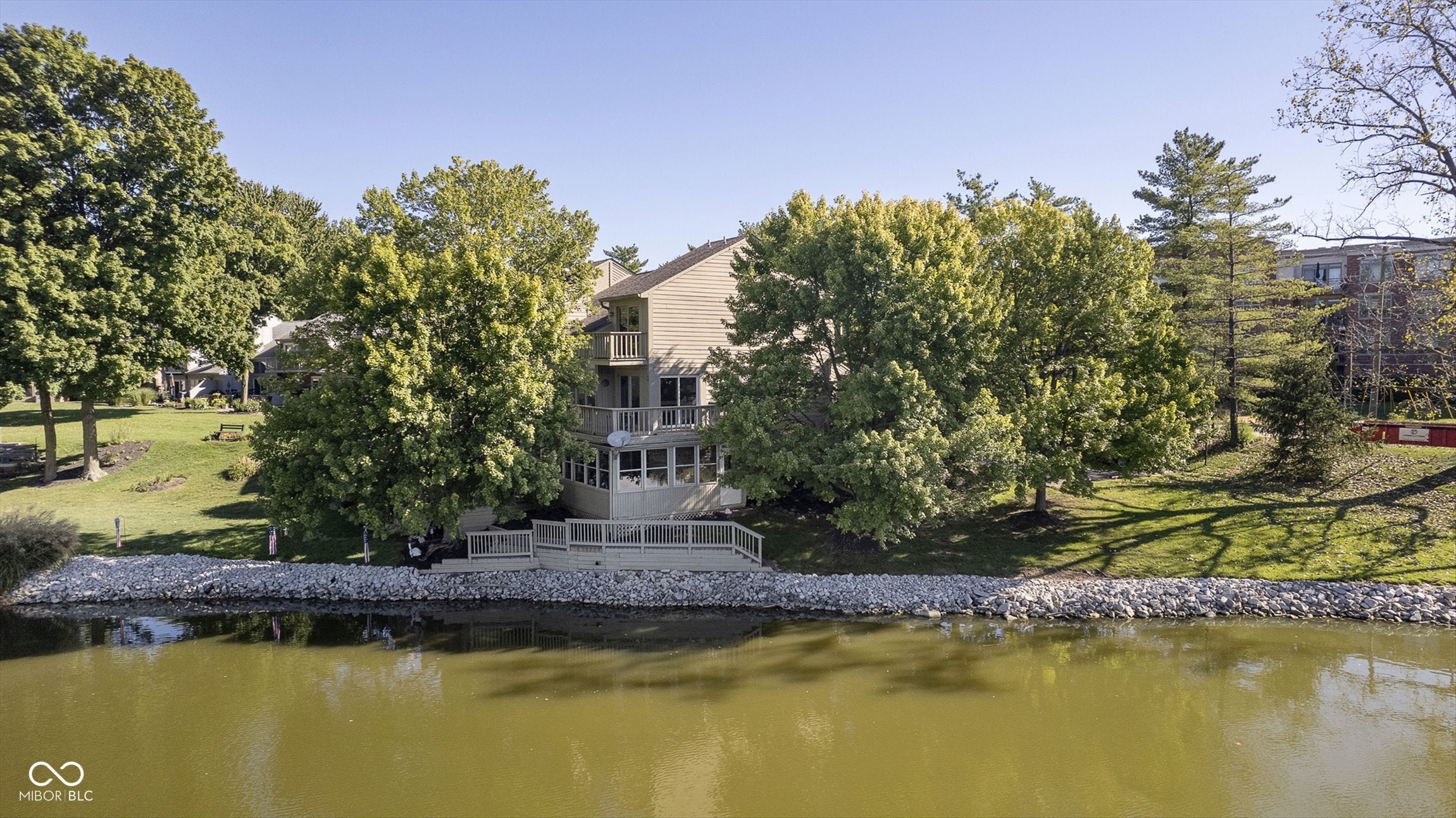 302 Harbour Pointe Drive E, Noblesville