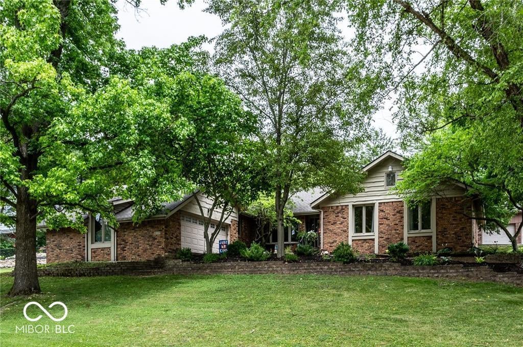 8535 Hunting Trail, Indianapolis