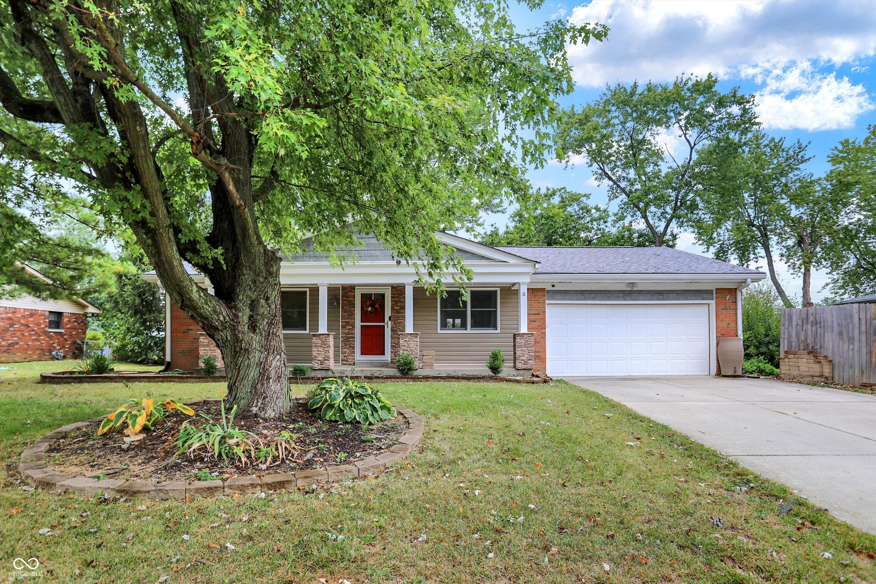 8042 Lockwood Lane, Indianapolis