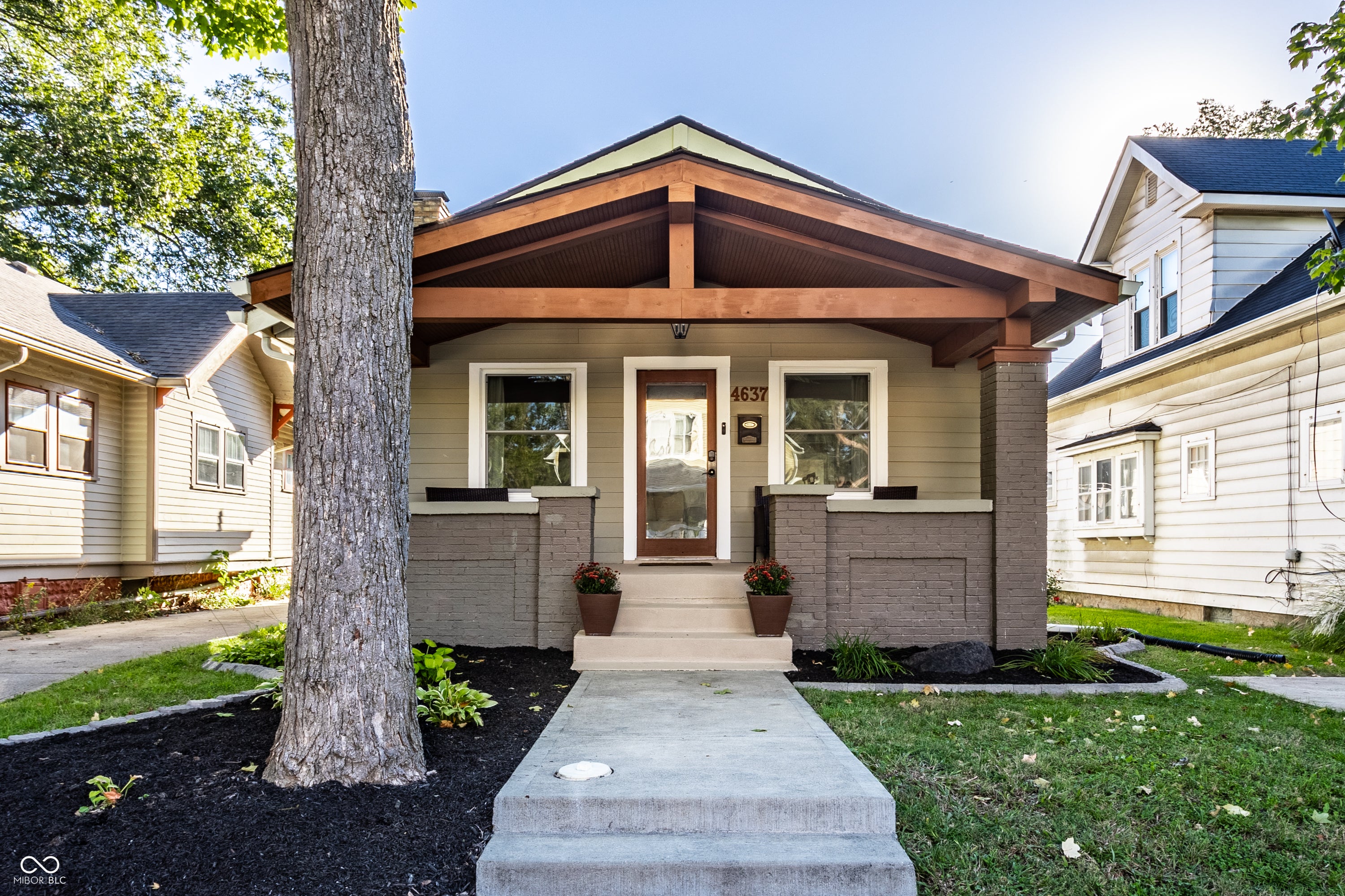 4637 Carrollton Avenue, Indianapolis