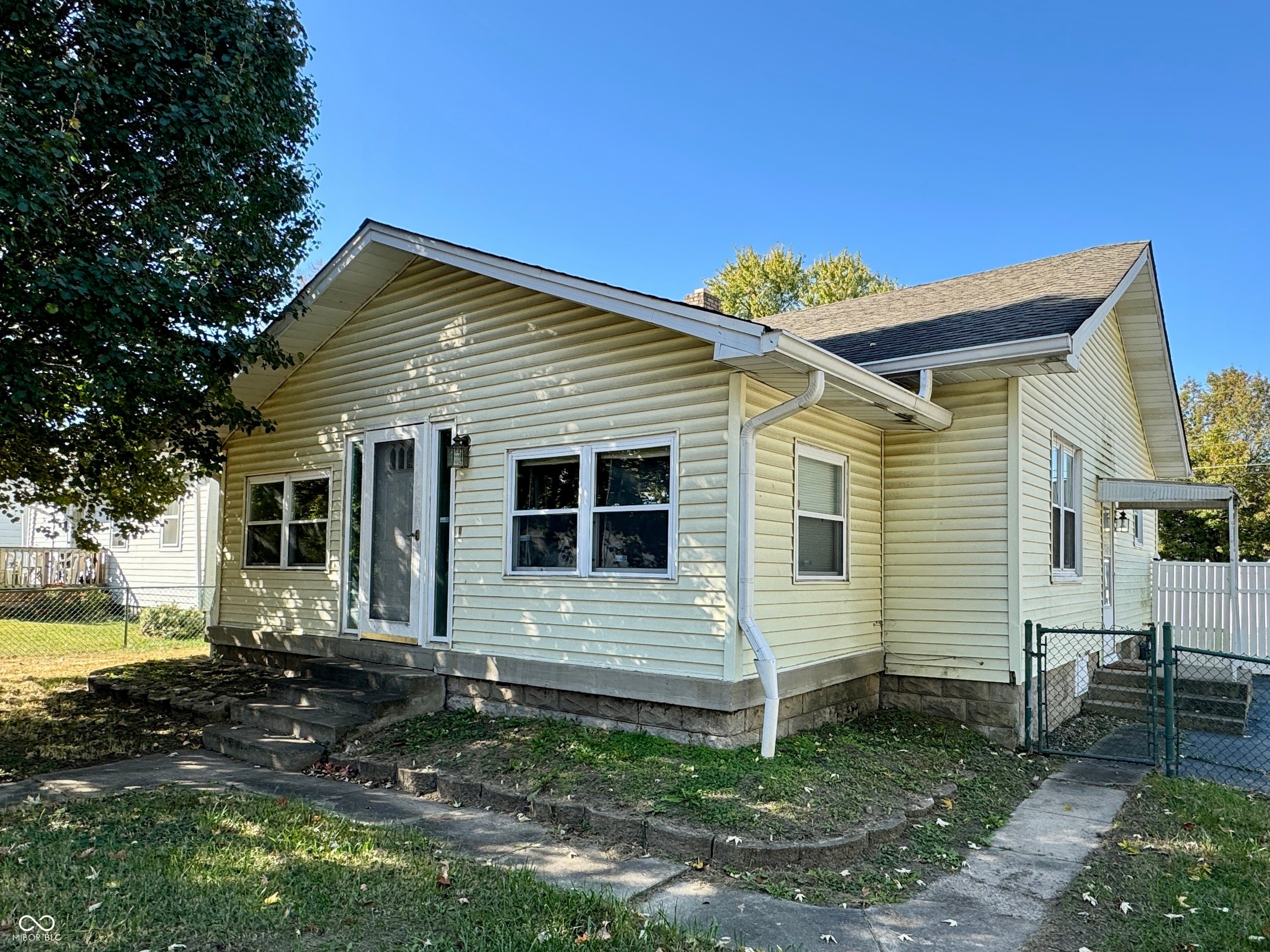 1402 S Whitcomb Avenue, Indianapolis