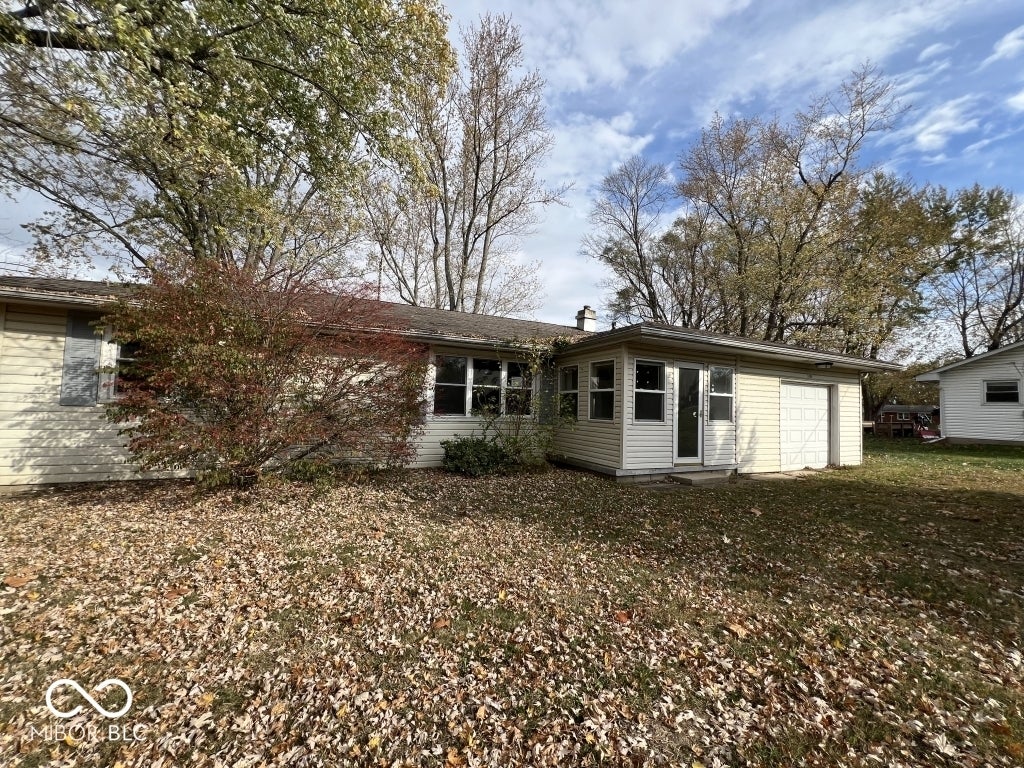 5900 W River Road, Muncie