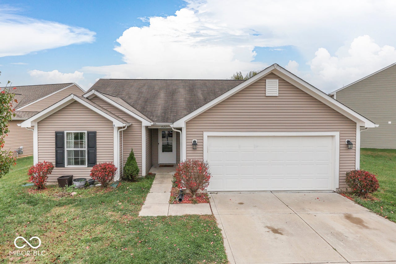 6227 Emerald Field Way, Indianapolis