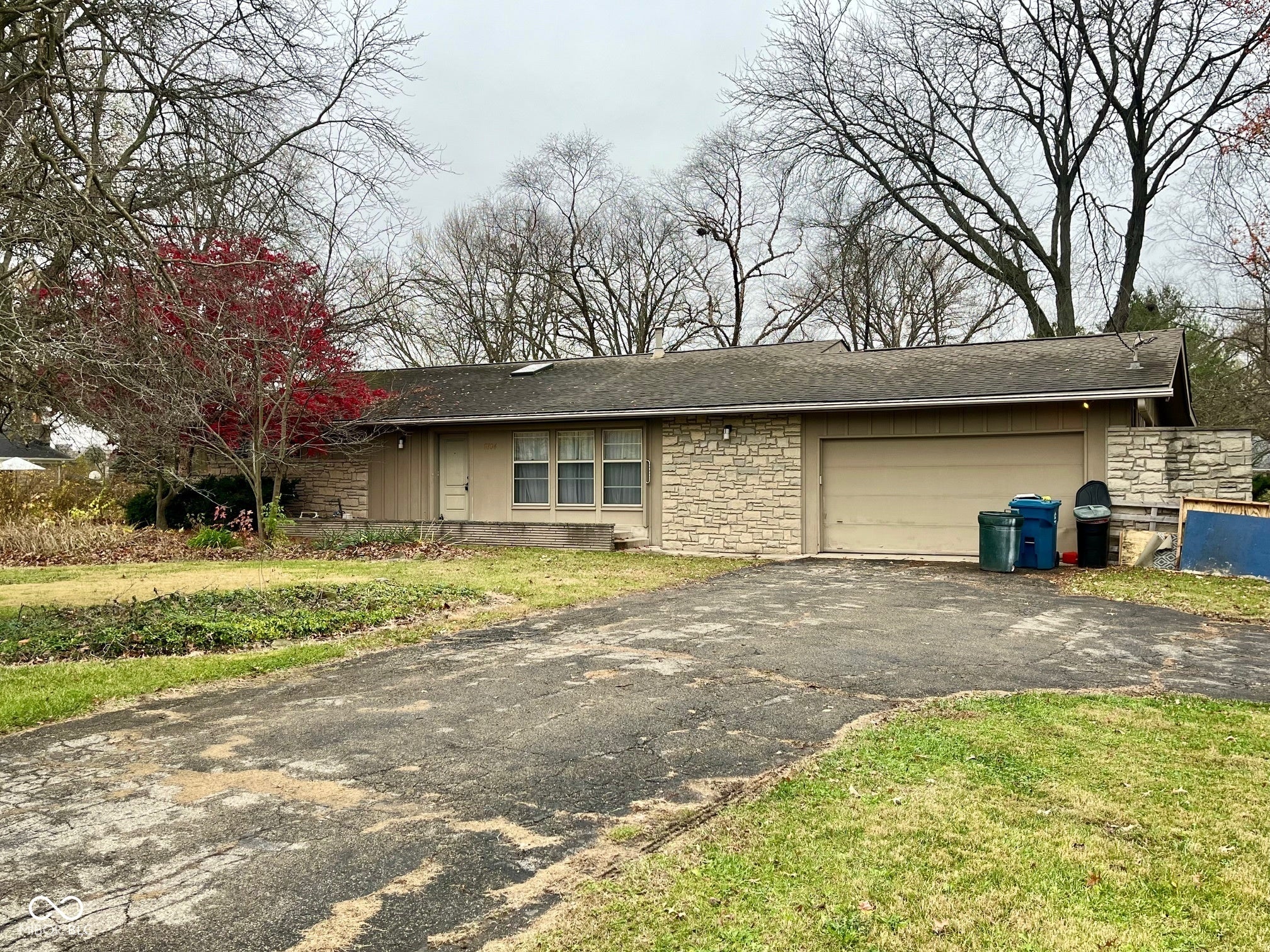 6704 Hoover Road, Indianapolis