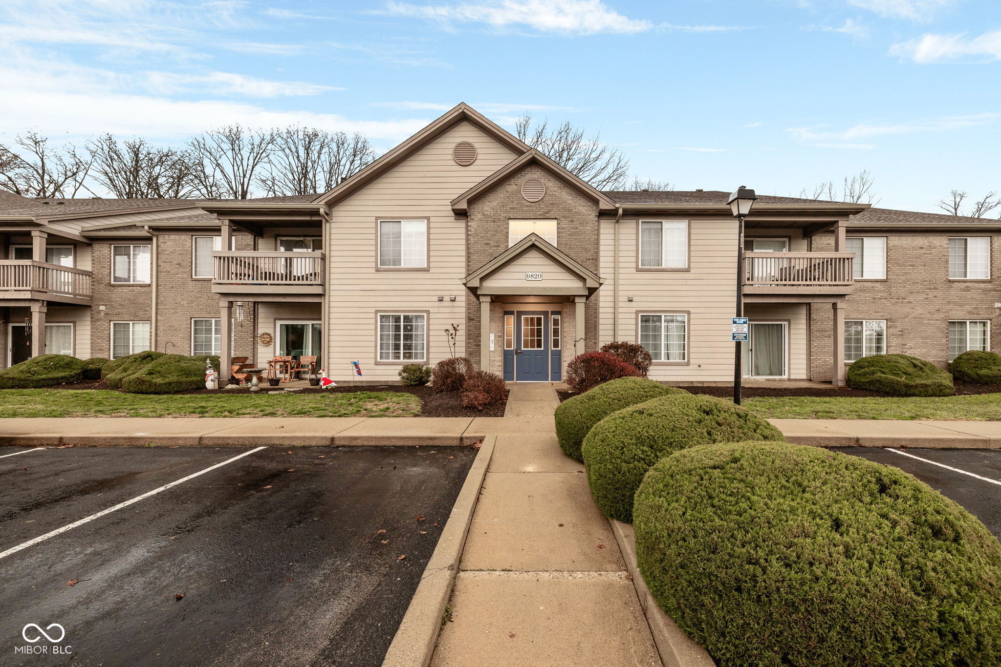 9820 Legends Creek Drive 208, Indianapolis