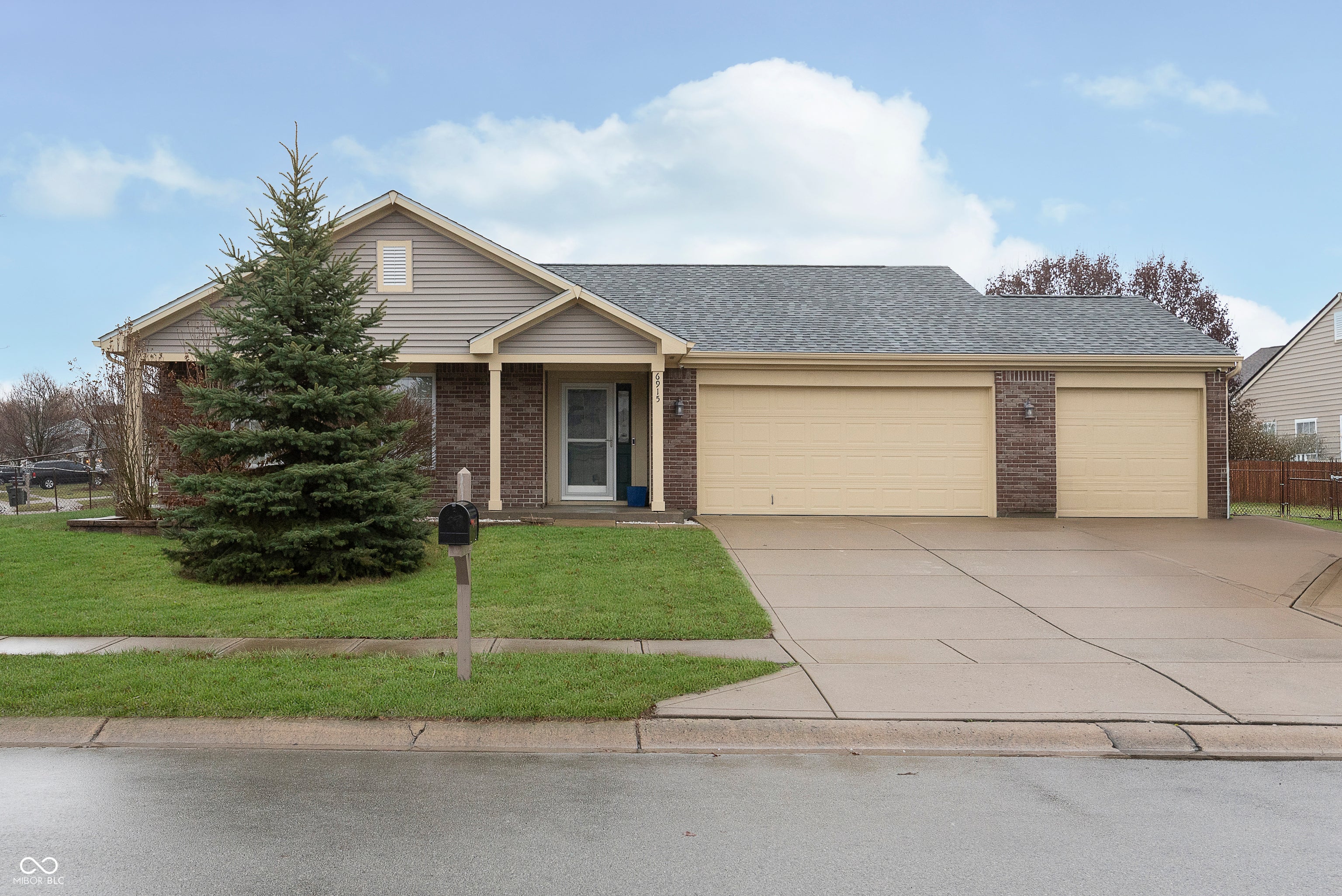 6915 Laredo Drive, McCordsville