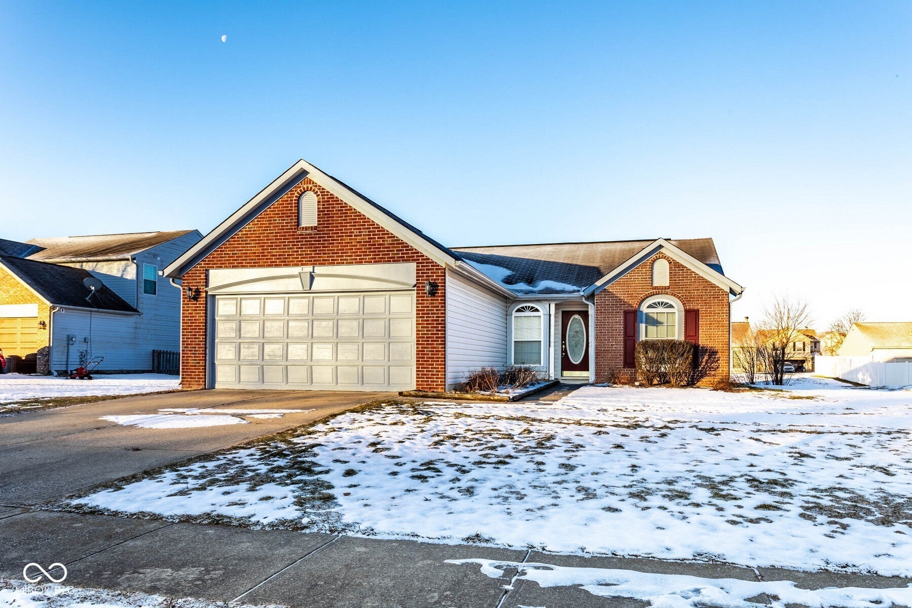 1292 Bearsden Circle, Avon