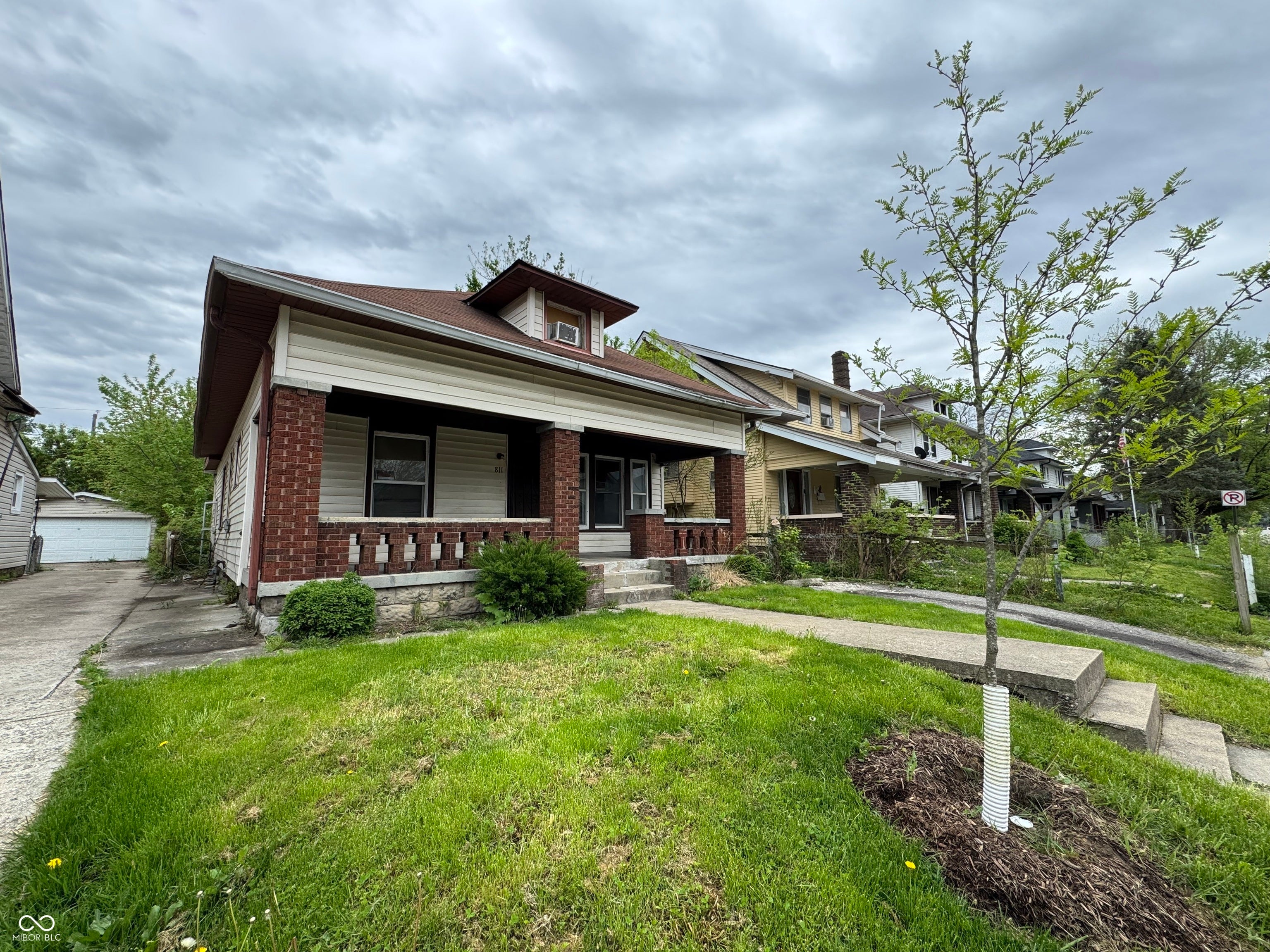 Photo of 811 N Oxford Street Indianapolis, IN 46201