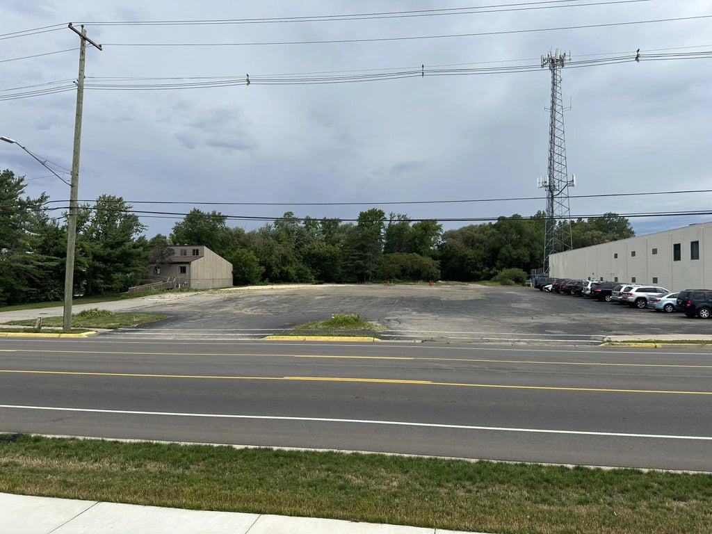 499 E 8th Street, Holland