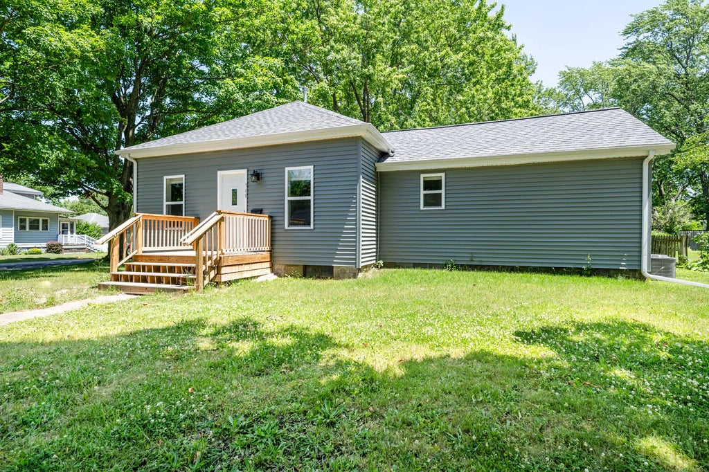 308 N Elm Street, Three Oaks