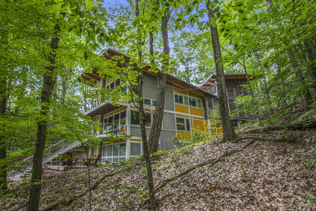 6723 Vandermeulen Road, Holland