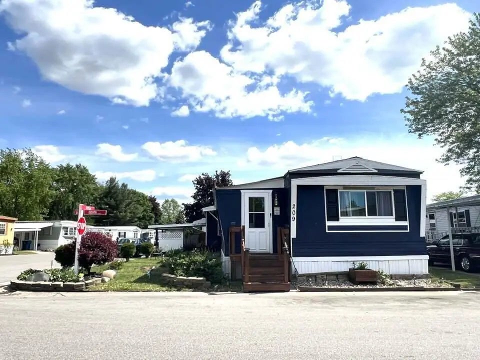 333 E Lakewood Boulevard 209, Holland