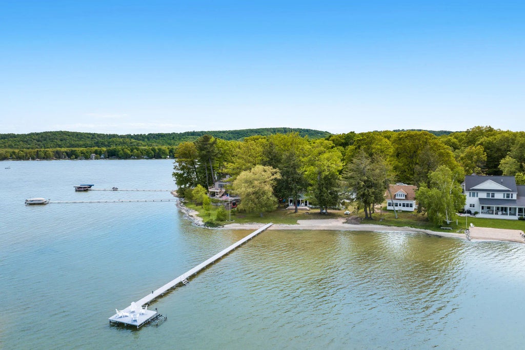 4031 Birch Drive, Honor