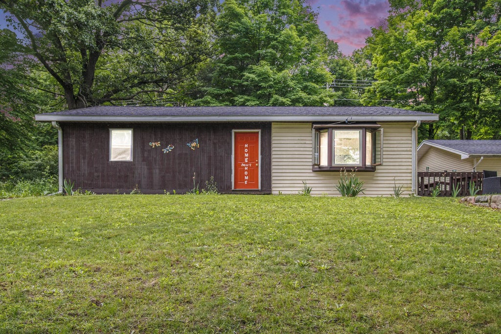 3996 Head Lake Road, Hastings