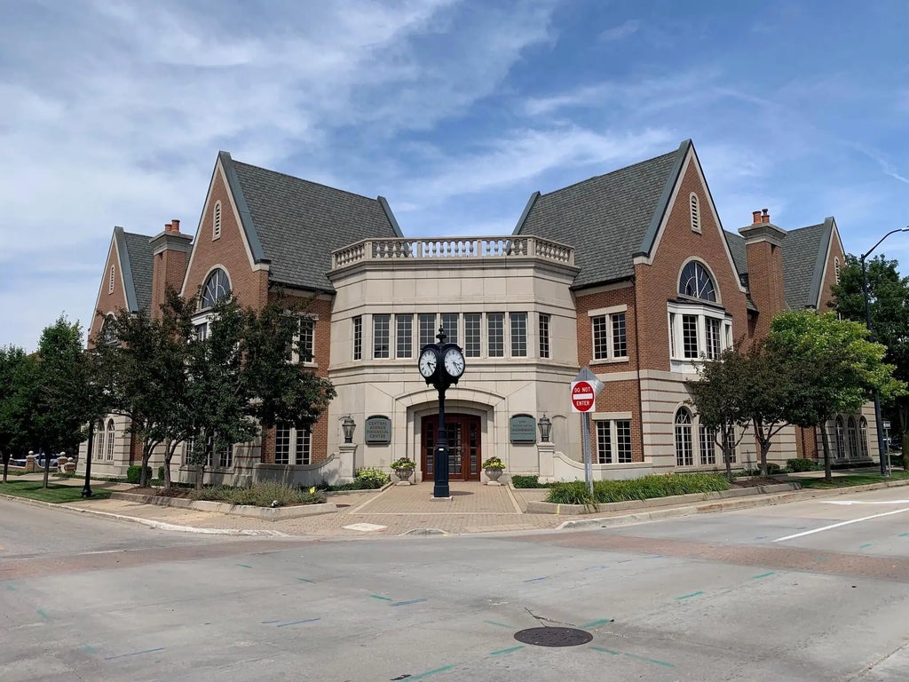 151 Central Avenue 100, Holland