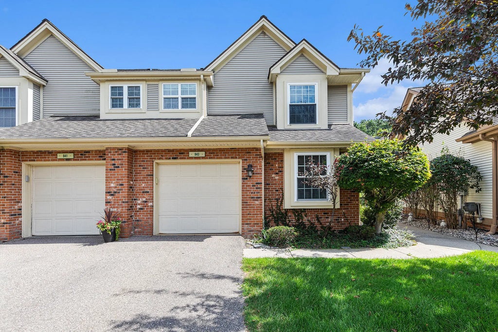 843 Whisperwood Trail, Fenton