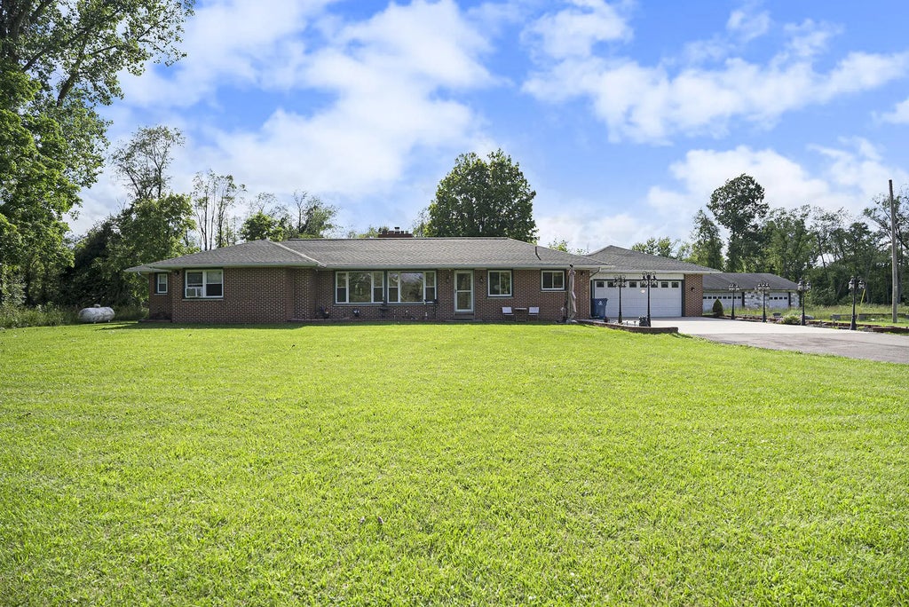 956 29 1/2 Mile Rd, Albion