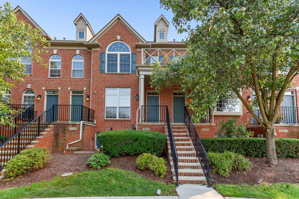 39621 Springwater Drive, Northville