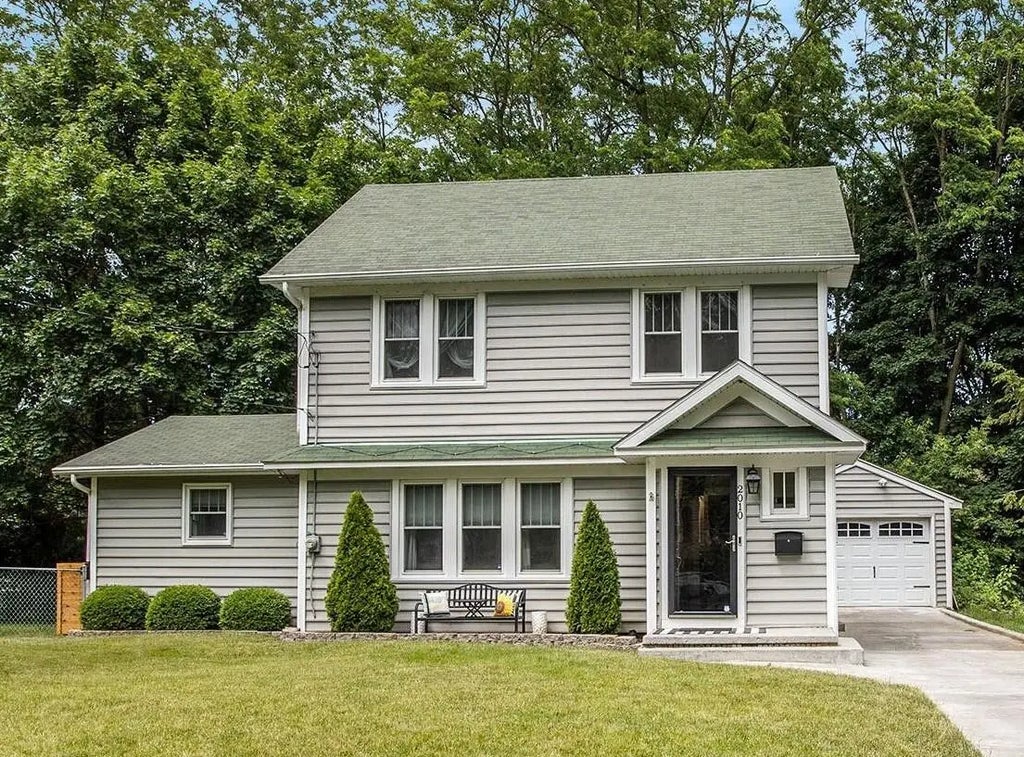 2010 Commonwealth Avenue, Kalamazoo