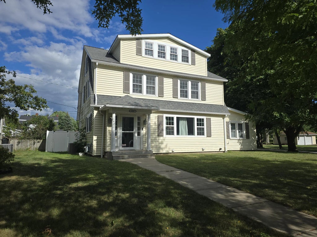 218 Michigan Avenue, Sturgis