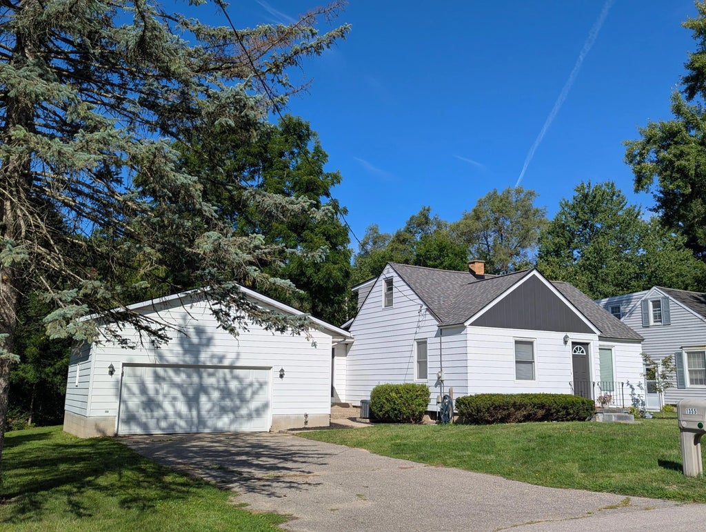 1355 Hillcrest Avenue, Grand Rapids