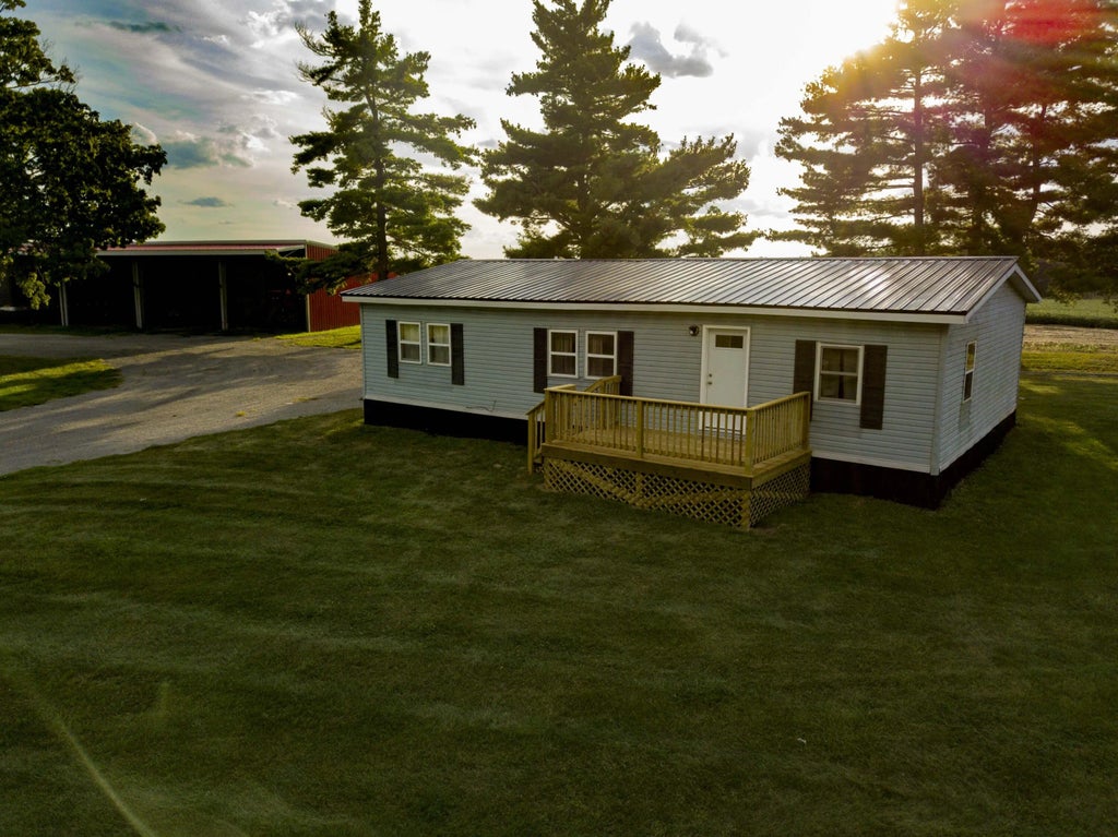 8820 S Lake Pleasant Road, Hillsdale