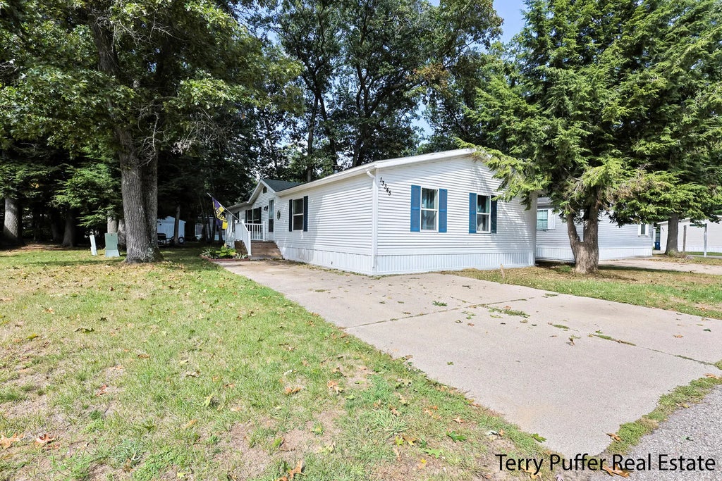 13345 Pinewood Drive, Grand Haven
