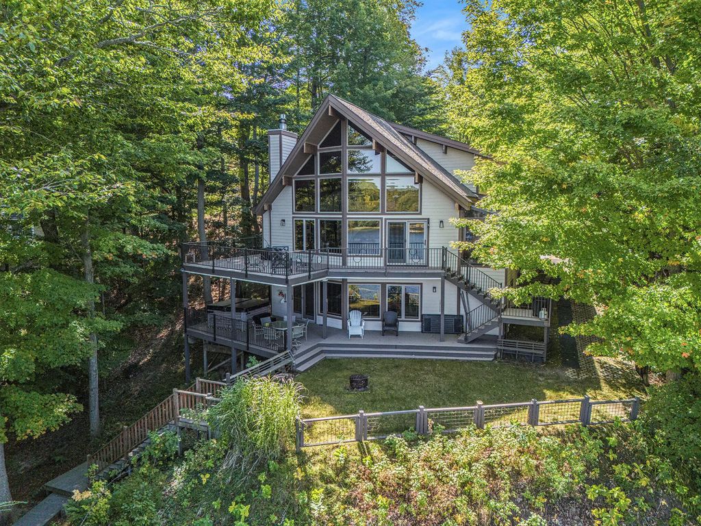6218 N Loggers Lane, Ludington