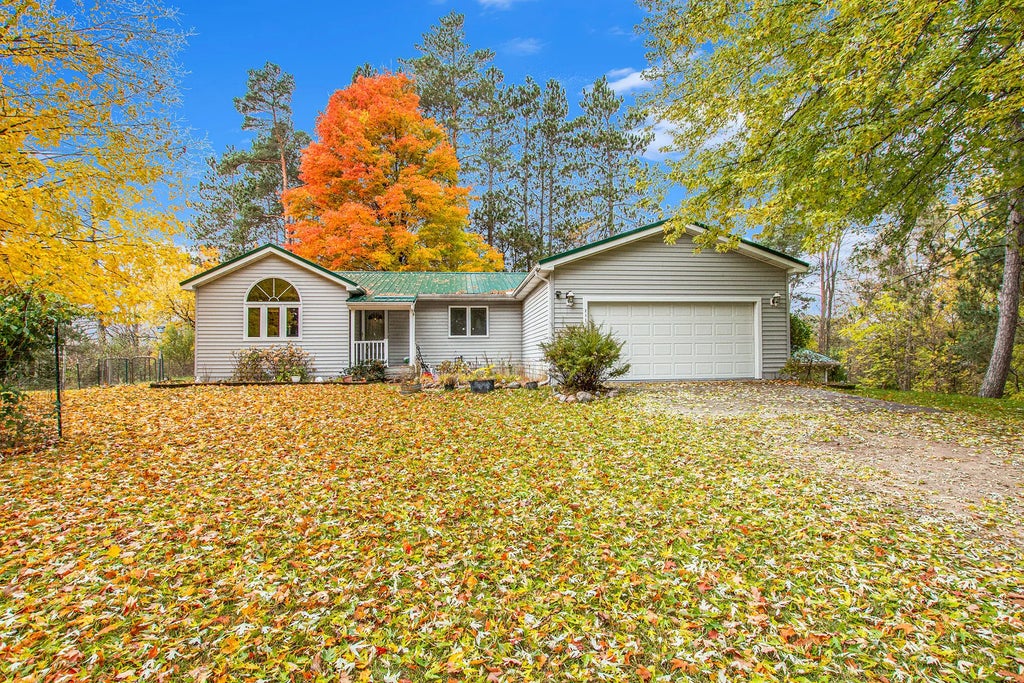 211 N Cedar Street, Evart