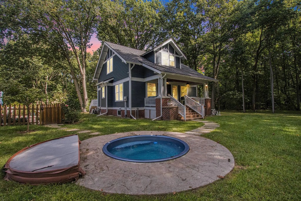 76649 11th Avenue, South Haven