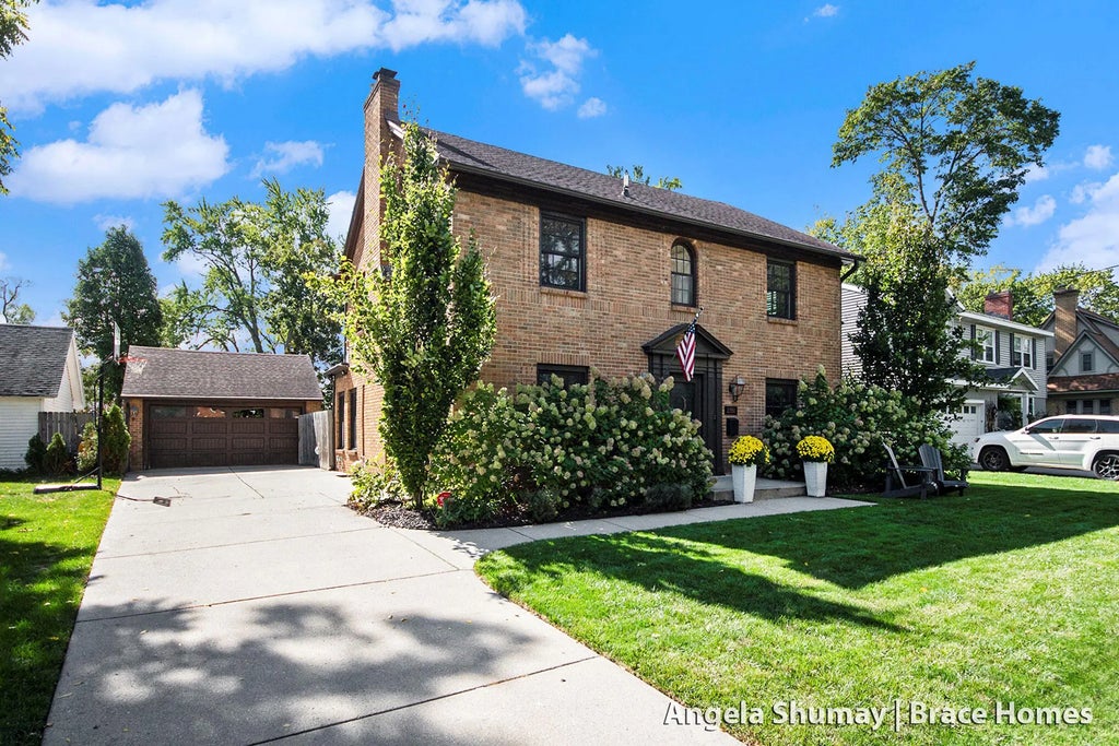 2350 Englewood Drive, East Grand Rapids