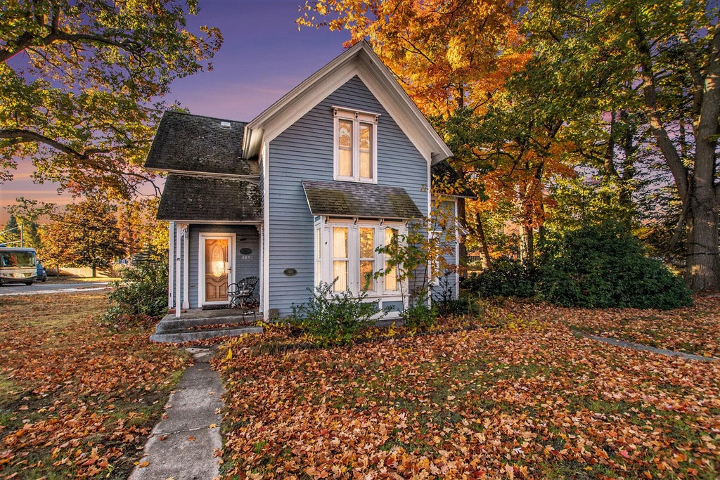 4851 Dowling Street, Montague