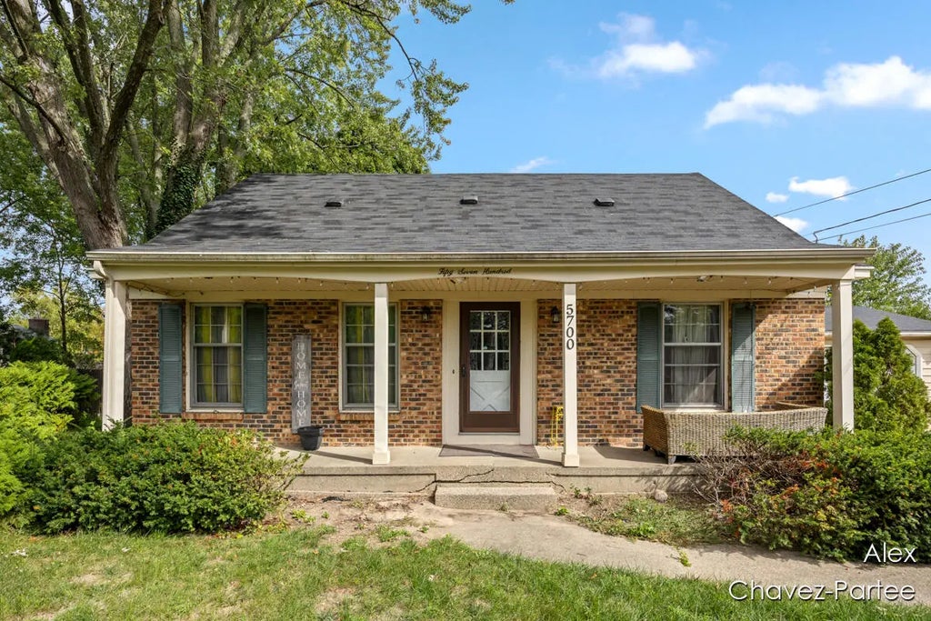 5700 Gentian Court, Kentwood