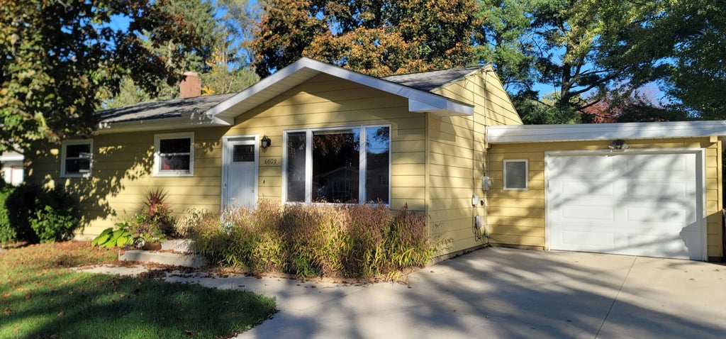 6803 Fescue Street, Portage