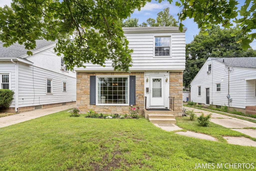 2436 Madison Avenue, Grand Rapids