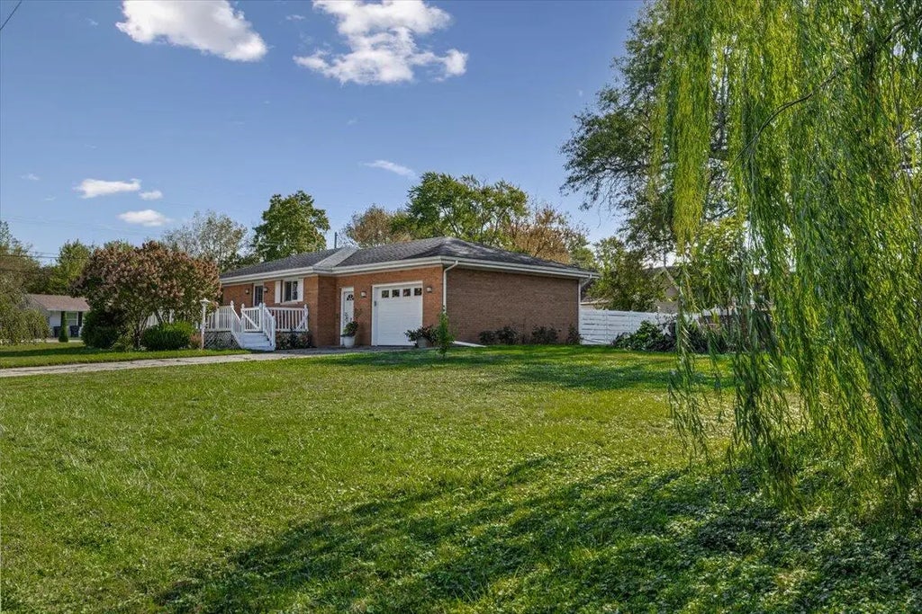 112 Butternut Street, Three Oaks