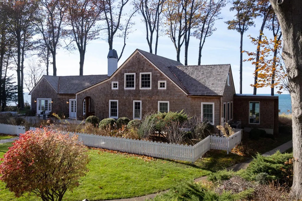 2526 Lakeshore Drive, Fennville