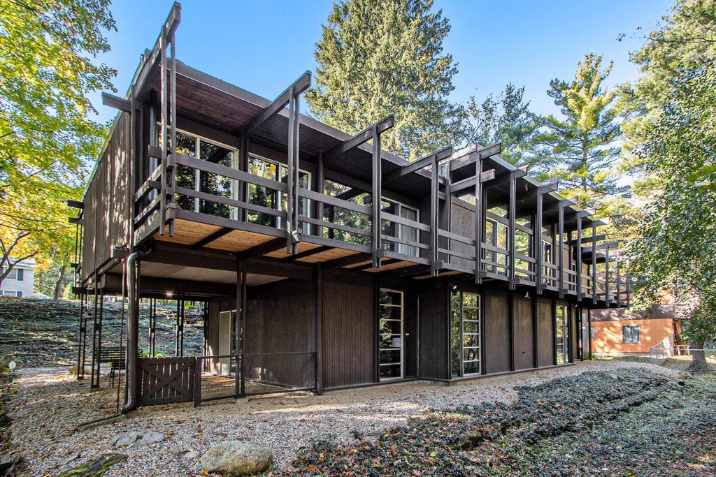 2525 Sheffield Drive, Kalamazoo