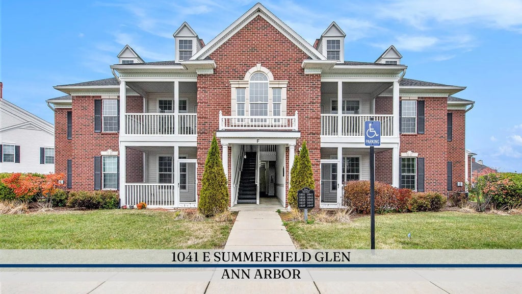 1041 E Summerfield Glen, Ann Arbor