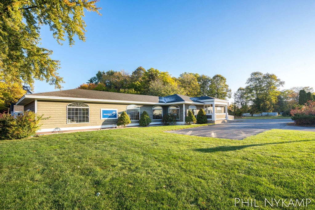 983 Lincoln Avenue, Holland