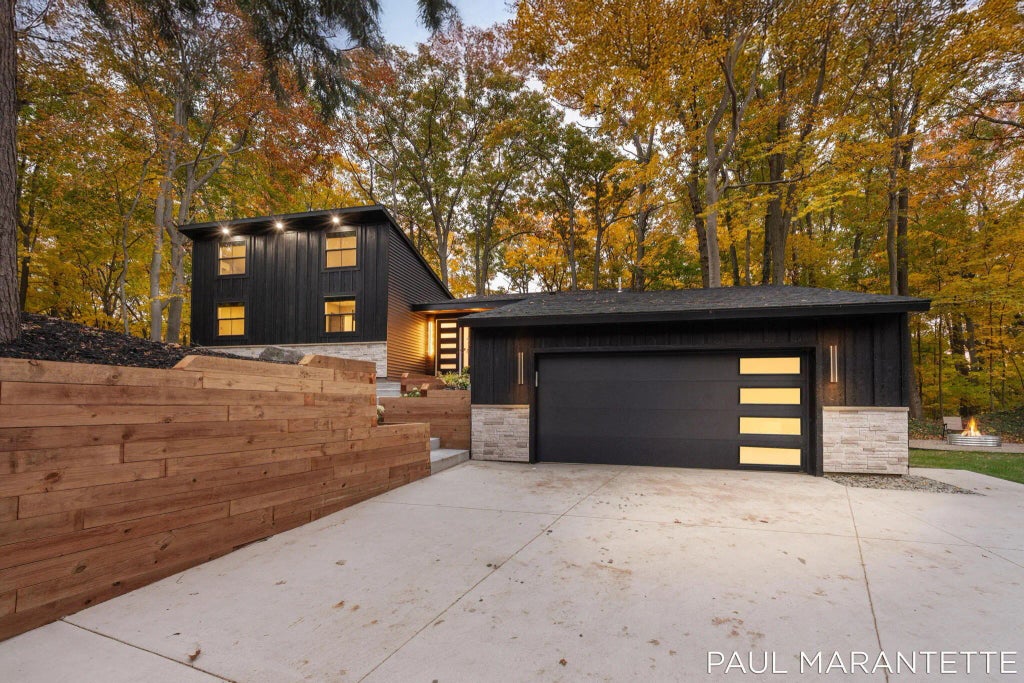 9421 Lakeview Court, West Olive