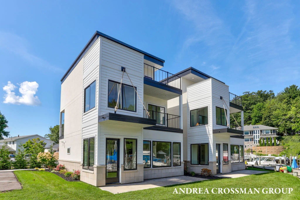 1 Bailey Avenue 2, South Haven