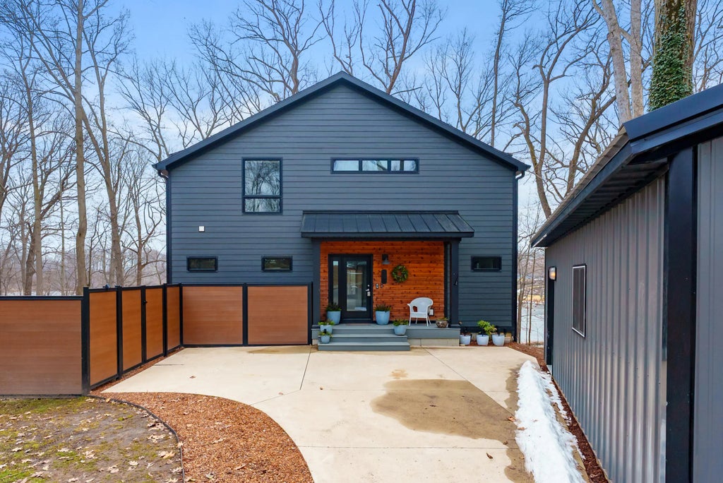 130 Singer Lake Trail, Baroda