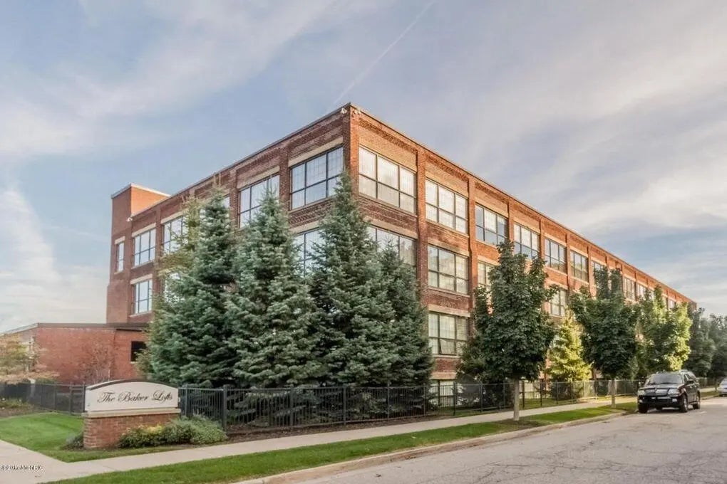 533 Columbia Avenue 121, Holland