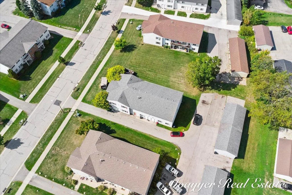 1051 Abbey Court 5, Holland