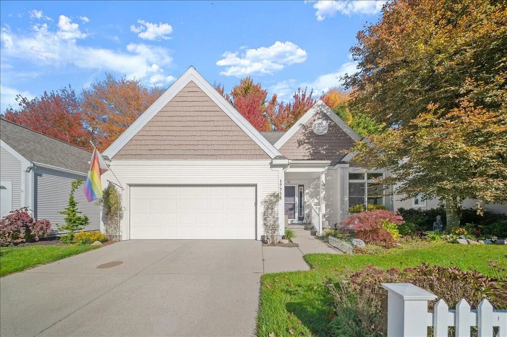 17711 Cobblefield Lane, Spring Lake