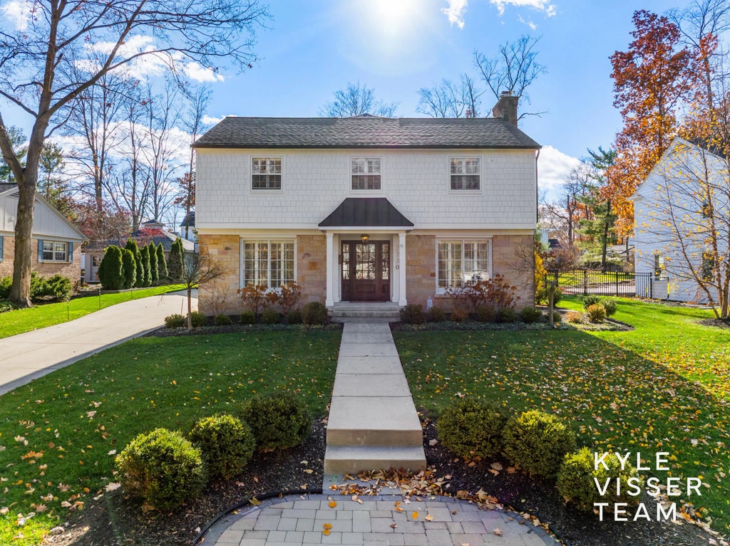 2730 Oakwood Drive, East Grand Rapids