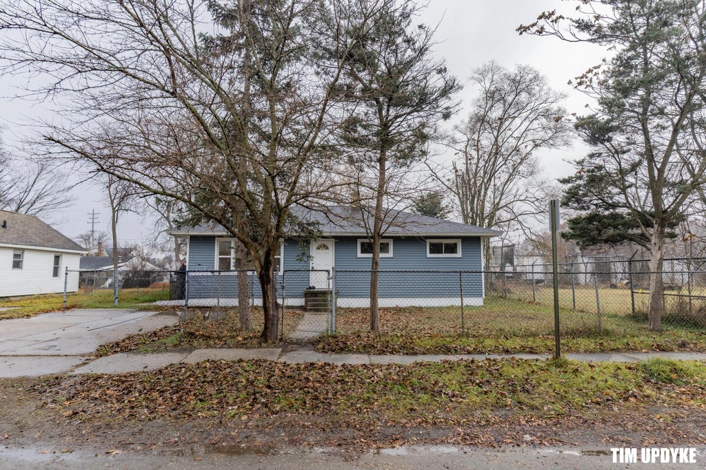 961 Aurora Avenue, Muskegon