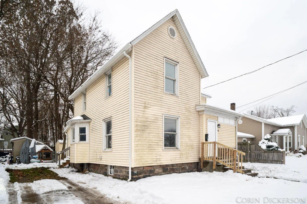 112 E Green Street, Hastings